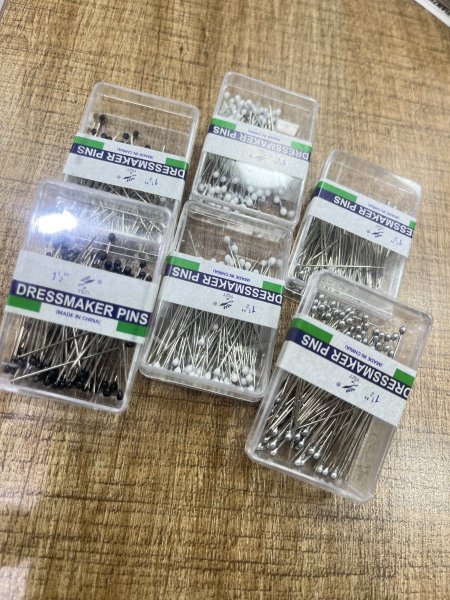 دبابيس أصابع طويلة